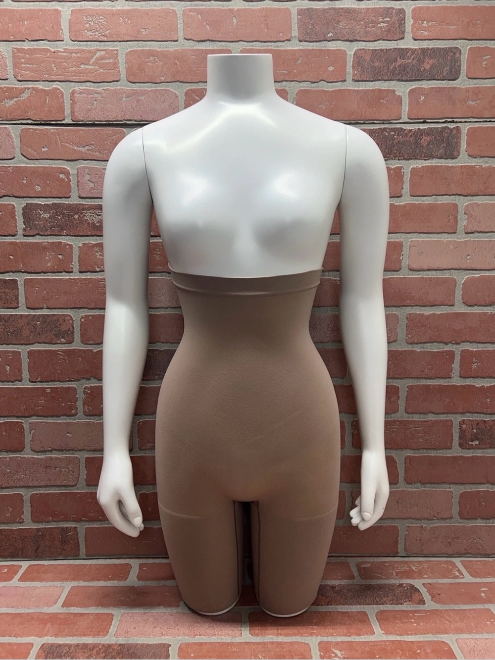 NWT Spanx higher power High-Waist Seamless Shapewear Shorts Nude cafe S